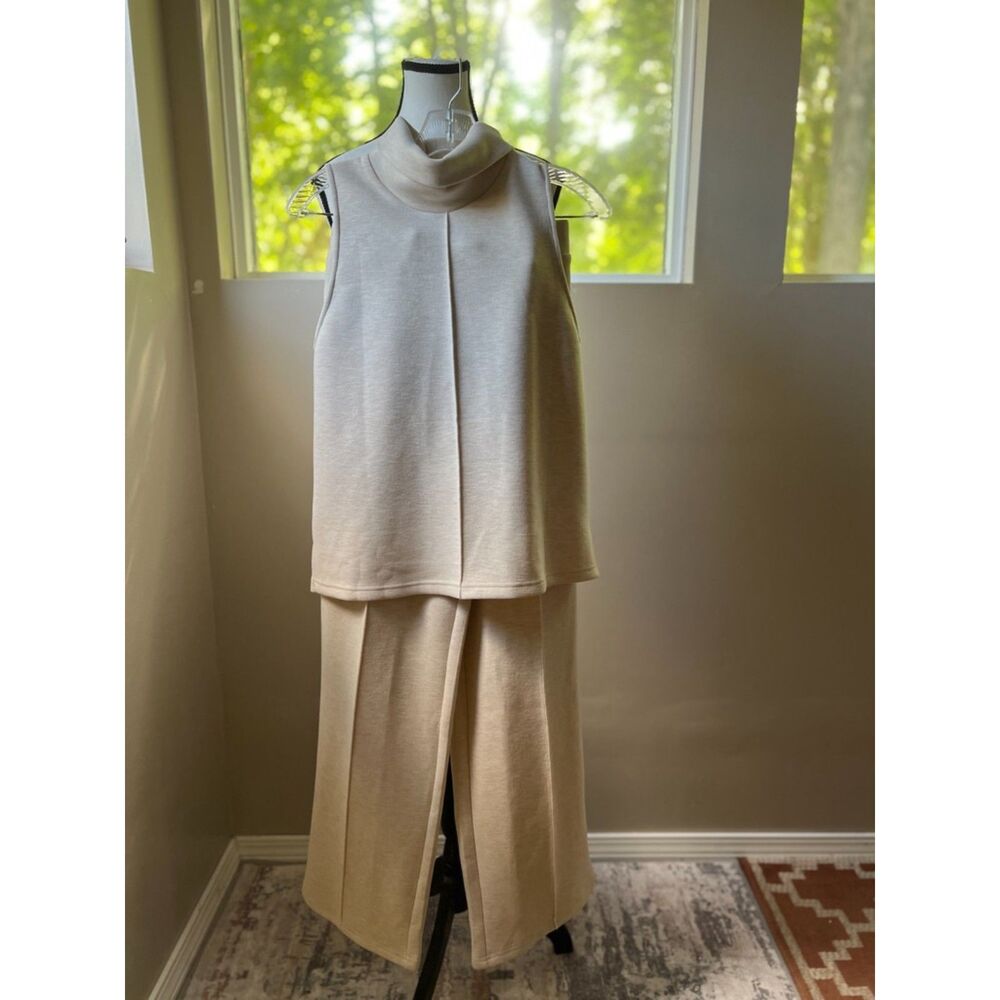 NWT OGLmove 2pc fuzzluxe top and pants set in heather beige. Size M.